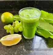 Suco de folha de mostarda com uva verde: receita simples e nutritiva