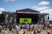Surto de intoxicação alimentar atinge festival no Reino Unido