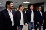 Tarcísio desiste de ir a convenção de Caiado para evitar desgaste com Flávio