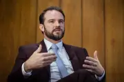 Tarifaço de Trump é interferência externa indevida, diz ministro da Fazenda