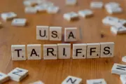 Tarifaço dos EUA sobre o Brasil entra em vigor; Vale e WEG em foco