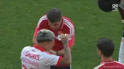 Técnicos de Flamengo e Benfica discutem em amistoso acalorado