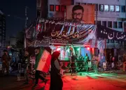 Teerã vive funeral de Khamenei entre luto, espetáculo e incerteza