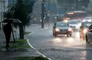 Temporais no RS: alerta vermelho para cheia do rio Uruguai e chuvas intensas até quarta