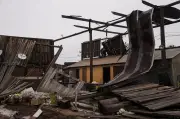 Temporal com granizo destelha 130 casas em Eldorado do Sul, RS