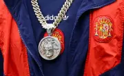 Tendências curiosas da Copa do Mundo: chuteiras rosas, meias furadas e joias