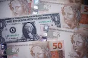Tensões no Oriente Médio elevam petróleo e impactam dólar