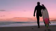 Tetracampeão mundial de surfe adaptado: 'Perder a perna transformou minha vida'
