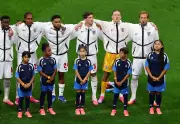 Torcida argentina provoca Inglaterra com música antes do jogo