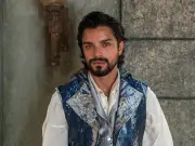 Triângulo amoroso em 'A Nobreza do Amor': Omar desafia Tonho por Alika