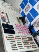 Trio preso com arma, drogas e moto roubada em Volta Redonda
