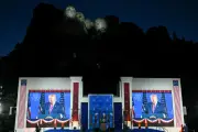 Trump alerta para 'novo ataque' à identidade americana