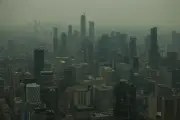 Trump ameaça Canadá com tarifas por fumaça de incêndios florestais