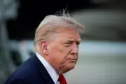 Trump aprova acordo nuclear com Arábia Saudita e ameaça Irã com ataques maiores
