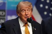 Trump exige corte de comércio com Espanha e depois fala em 'amor' na Otan
