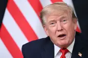 Trump fatura US$ 2,2 bi em 2025 e levanta suspeitas de conflito de interesses