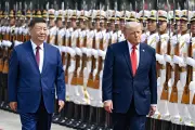 Trump impõe tarifa de 12,5% à China antes de visita de Xi