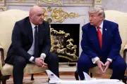 Trump minimiza negociação com Irã e ameaça houthis no Mar Vermelho