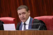TSE reúne institutos de pesquisa para discutir regras após suspensão de levantamento