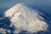 Turista suíço morre no Monte Fuji; idosa de 99 anos é resgatada