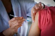 Vacina universal contra coronavírus criada com IA por Cambridge