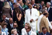 Van Dijk e astros do cinema em Wimbledon: Zverev vence Fery por 3 a 0