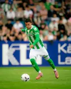 Vasco avança por Deossa: meia marca em possível despedida pelo Betis