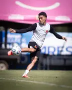 Vasco deve ter retornos de Andrés Gómez e Brenner contra Medellín na Sul-Americana