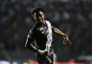 Vasco enfrenta Medellín com força máxima após críticas de João