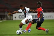 Vasco repete erros e empata com Medellín; Pedro Emanuel tira lições