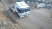 Vídeo mostra caminhão em alta velocidade antes de matar servidora em AL