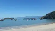 Ventania com rajadas de 100 km/h atinge Angra dos Reis e Paraty; pescador desaparece