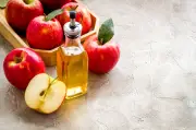 Vinagre de maçã diluído em água: benefícios e como consumir