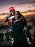 Vini Jr. usa três relógios de R$ 612 mil em foto com Terry Crews