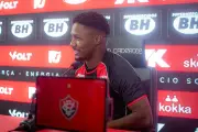 Vitória tenta primeira vitória fora contra Botafogo na Série A