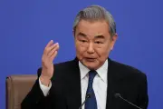 Wang Yi pede que EUA respeitem interesses da China em reunião com Rubio