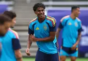 Yamal e Muñoz levam trote no treino da Espanha na véspera da semi