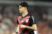 Zapelli sofre entorse no tornozelo e é dúvida no Athletico contra o São Paulo