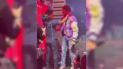 Zezé di Camargo assiste show de Gustavo Mioto após se apresentar em Rio Preto