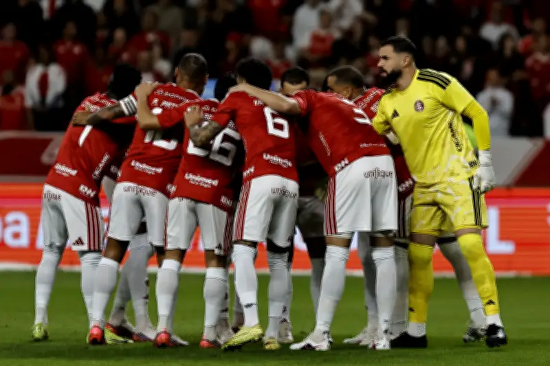 Inter vence Corinthians por 2 a 0 e abre vantagem na Copa do Brasil