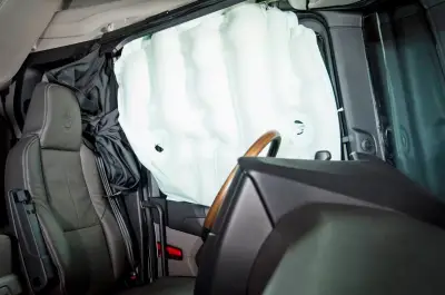 Airbag lateral de cortina da Scania reduz riscos em tombamentos