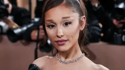 Ariana Grande confirma pausa na carreira após turnê e tranquiliza fãs