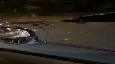 Barcola surpreende fãs ao dirigir Lamborghini de R$ 4,3 mi em Paris