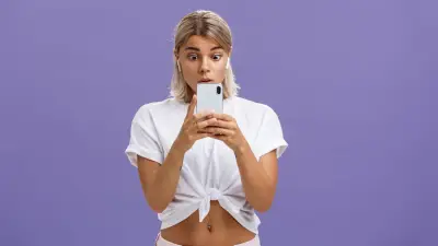Calça apertada, refrigerante e sal: o que influencia a celulite