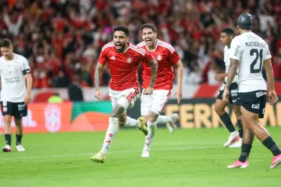 Corinthians perde para o Inter por 2 a 0 e se complica na Copa
