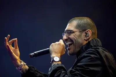 Criolo agita palco Fortalecendo a Cena no João Rock 2026