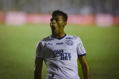 Cruzeiro negocia Lucho Rodríguez, do Neom, por empréstimo