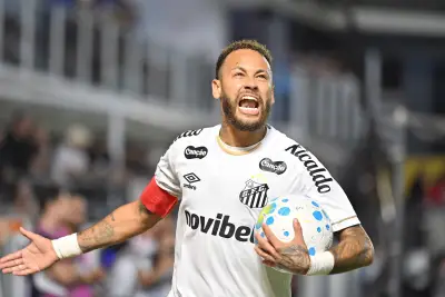 Cuca coloca em dúvida Neymar no Santos para jogo da volta contra Remo