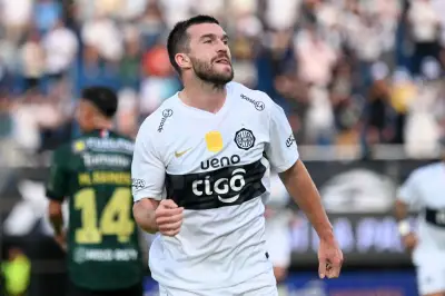Destaque da Copa marca golaço na estreia no Paraguai