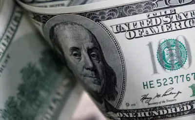 Dólar cai 0,08% e petróleo despenca com trégua EUA-Irã
